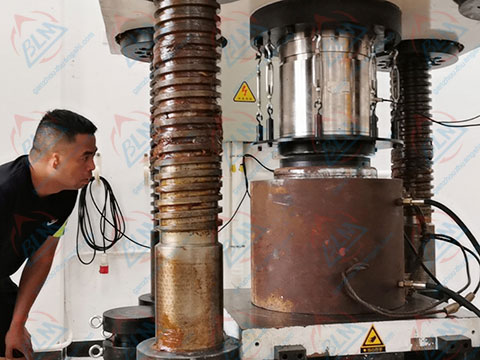 千斤顶检定校准图片 千斤顶检定校准图片